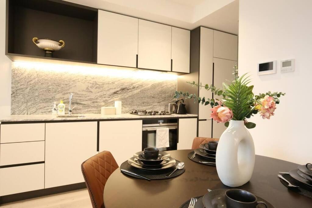 Luxury 2Bedroom2Bathroom Apartment At Mel Cbd Melbourne Bagian luar foto